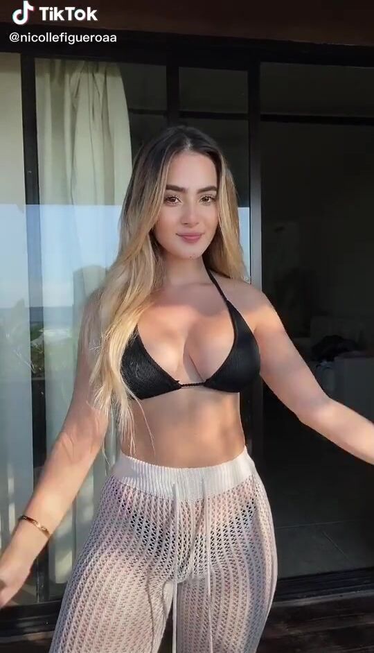 Gorgeous Nicolle Figueroa Shows Cleavage In Alluring Black Bikini Top