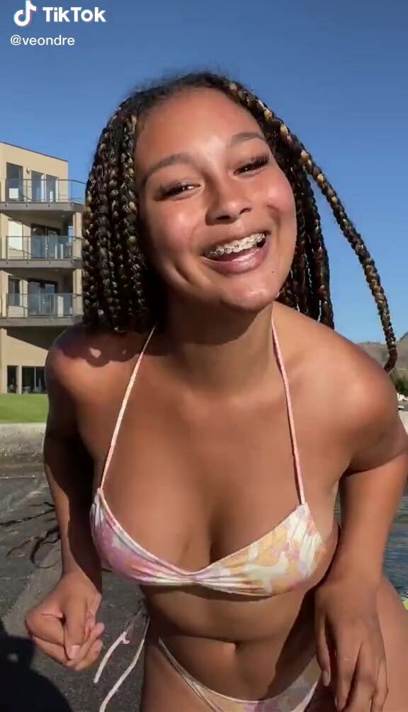 Cute Veondre Mitchell Shows Cleavage In Floral Bikini Sexyfilter