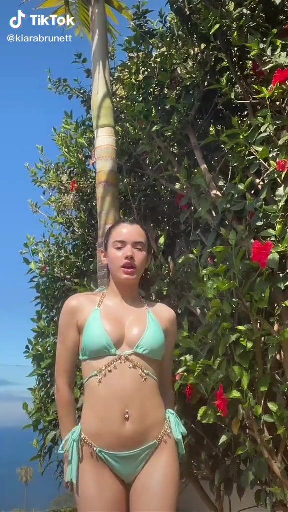 Beautiful Kiara Brunett Shows Cleavage In Sexy Light Green Bikini