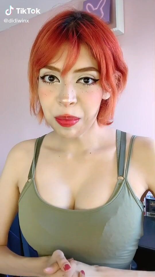 Wonderful Didi Shows Cleavage Sexyfilter