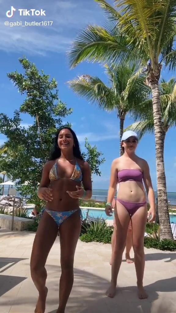 Sweet Gabi Butler Shows Cleavage In Cute Bikini Sexyfilter