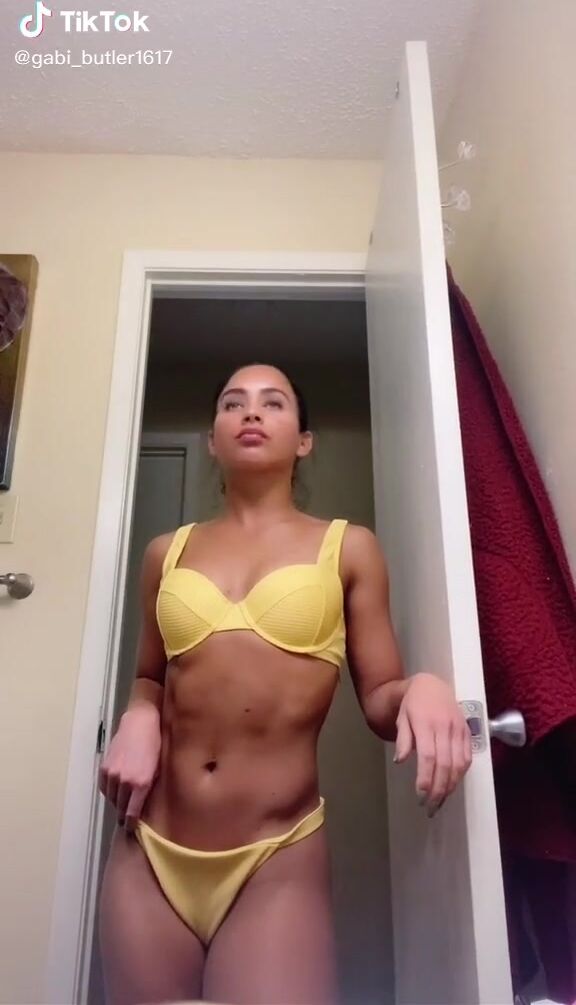 Sexy Gabi Butler Shows Cleavage In Bikini Sexyfilter