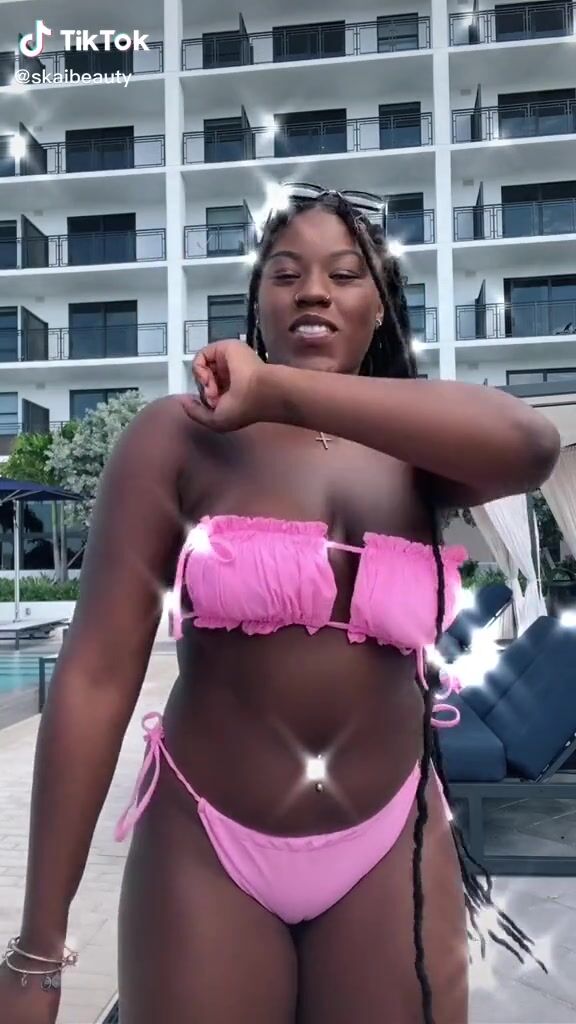 Skaibeauty Shows Cleavage In Inviting Pink Bikini And Bouncing Boobs