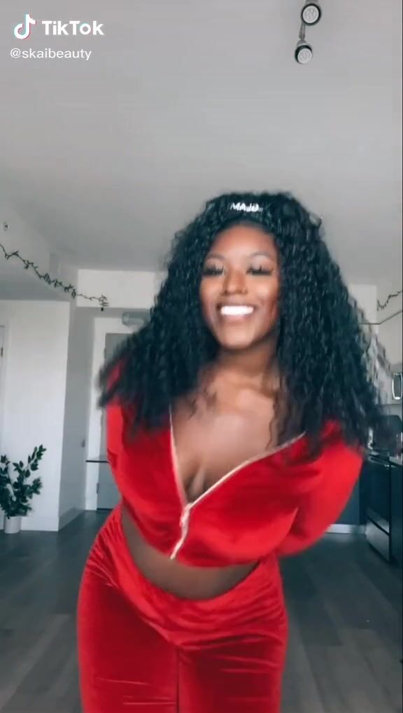 Wonderful Skaibeauty Shows Cleavage In Red Crop Top And Bouncing Tits