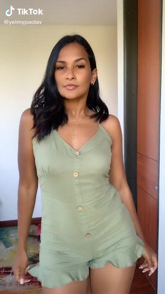 Sexy Yeimy Paola Vargas Shows Cleavage In Green Bodysuit Sexyfilter