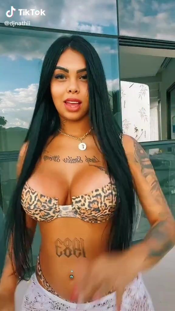 Alluring Nathi Rodrigues Shows Cleavage In Erotic Leopard Bikini