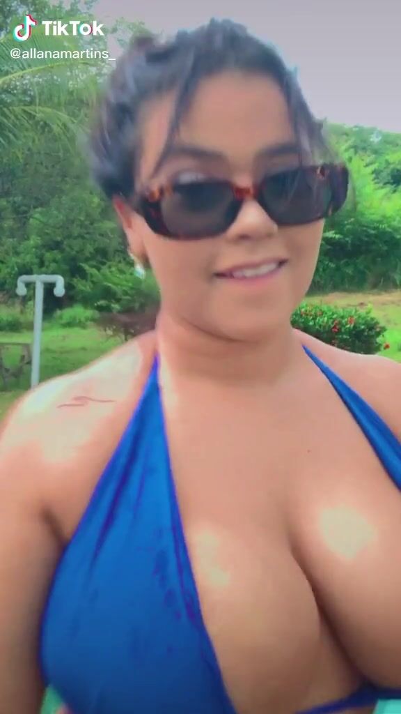 Wonderful Allana Vasconcelos Shows Cleavage In Blue Bikini And Bouncing