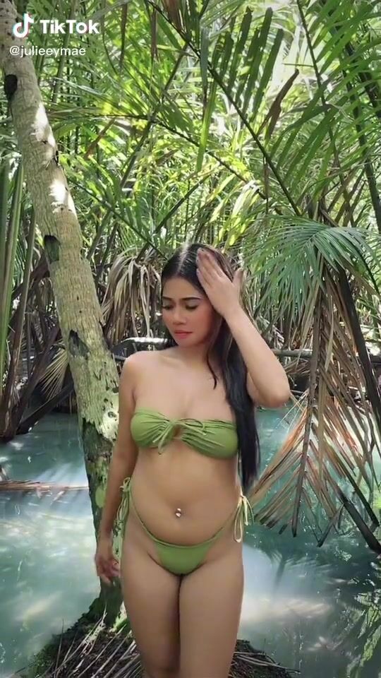 Breathtaking Julie Mae Potot Lambayong Shows Cleavage In Green Bikini