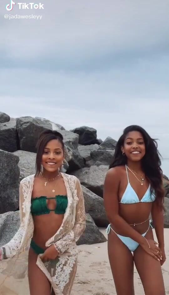 Cute Jada Wesley In Green Bikini At The Beach Sexyfilter