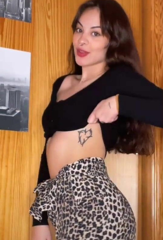Aida Martorell Shows her Butt