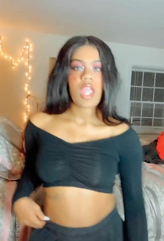 4. Sexy Aanaejha Jordan Shows Pokies Braless and Bouncing Tits