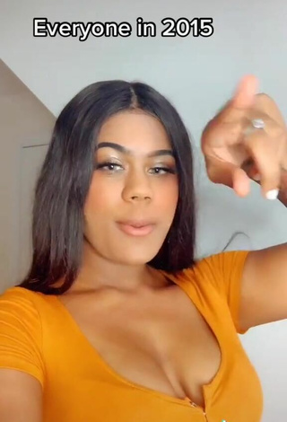 5. Sexy Aanaejha Jordan Shows Cleavage