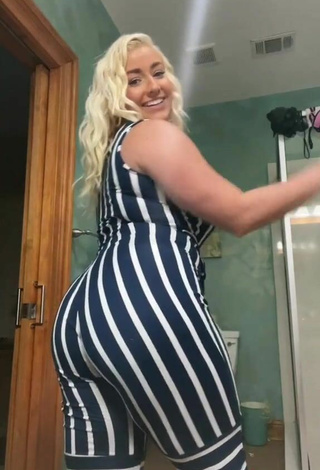Sexy Alexandria Knight Shows Butt
