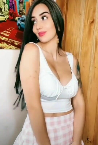 Alluring Adriana Valcárcel Shows Cleavage in Erotic White Crop Top