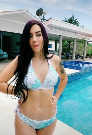 5. Fine Adriana Valcárcel in Sweet Bikini at the Pool