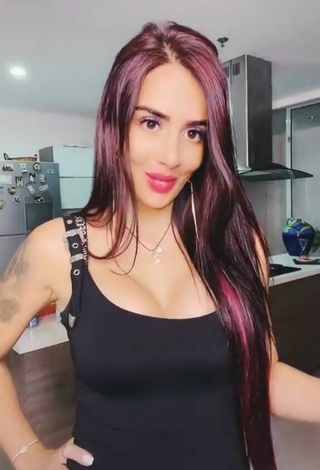 Sexy Adriana Valcárcel Shows Cleavage in Black Top