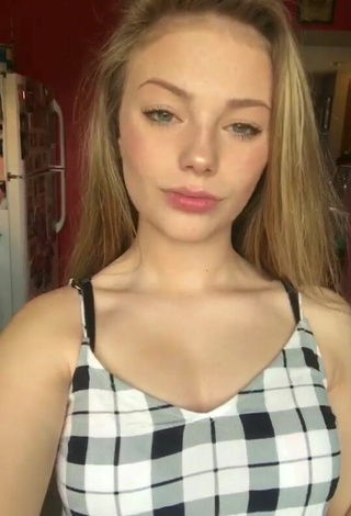 Sexy Alexyss Custer in Checkered Top