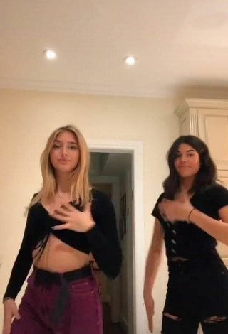 5. Sweetie Ally Jenna Shows Cleavage in Black Crop Top