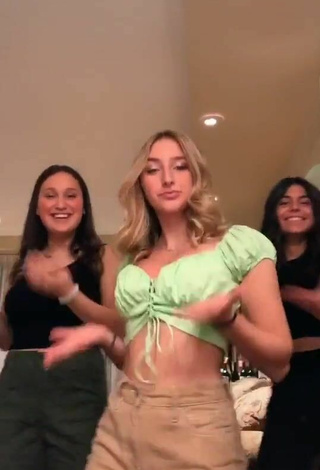 4. Hot Ally Jenna Shows Cleavage in Light Green Crop Top