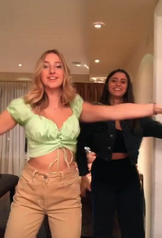 4. Sexy Ally Jenna Shows Cleavage in Light Green Crop Top