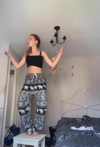 3. Hot Anya Rowlands in Black Crop Top while doing Dance