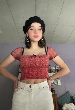 Sexy Anna annvble in Crop Top