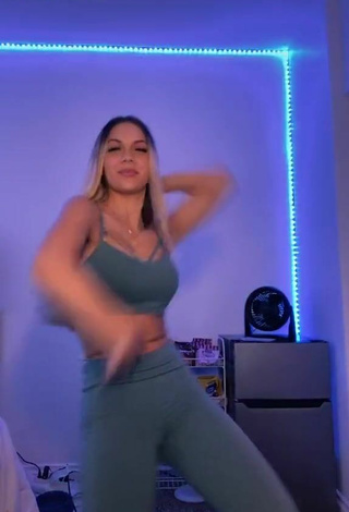 2. Sexy Arianna Flowers in Grey Sport Bra and Bouncing Boobs while doing Dance