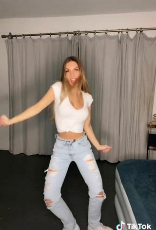 5. Really Cute Arianna Flowers Shows Cleavage and Bouncing Boobs in White Crop Top