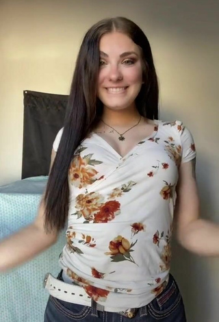 2. Sexy Ariel Sadler Shows Cleavage in Floral Top