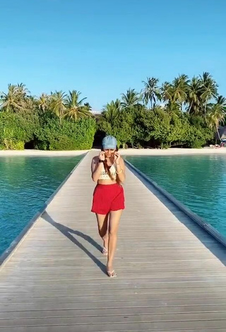 1. Sexy Ashi Khanna Shows Legs at the Beach