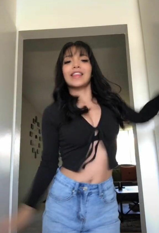 2. Beautiful Ashley Valdez Shows Cleavage in Sexy Black Crop Top