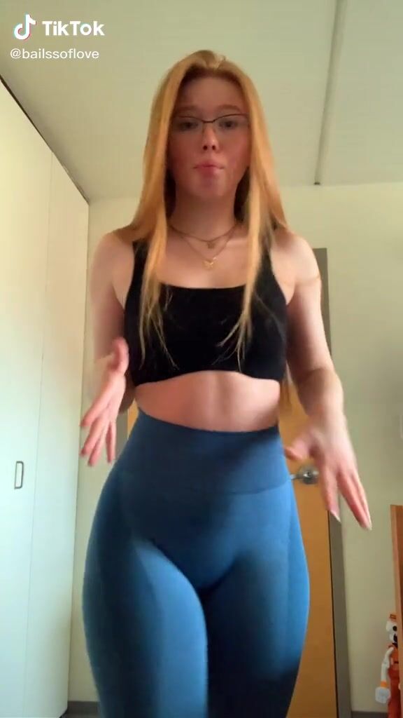 Sexy Bailey Hurley Shows Butt sexyfilter