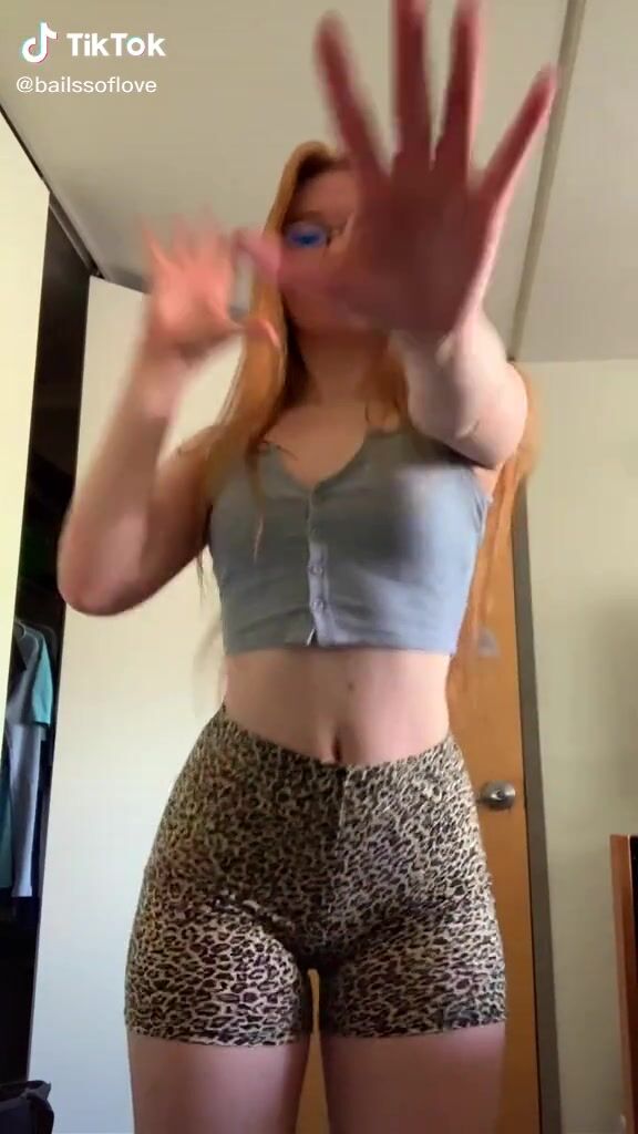 Amazing Bailey Hurley Shows Butt sexyfilter