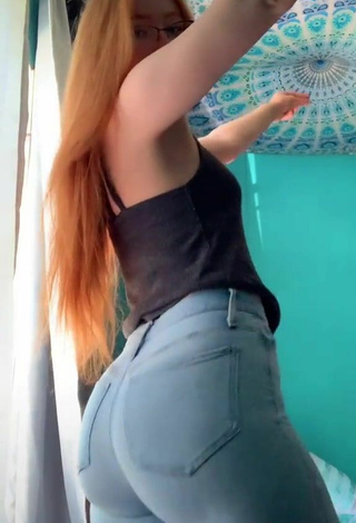 2. Sweetie Bailey Hurley Shows Butt