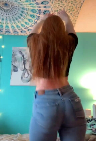 3. Sexy Bailey Hurley Shows Butt