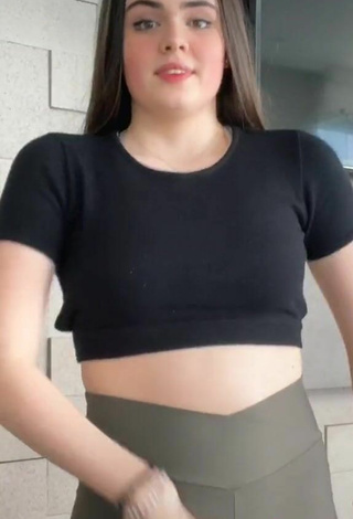 3. Sexy bellabenite in Black Crop Top