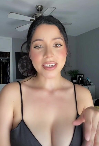 3. Sexy Leslie Marie Rosales Shows Cleavage in Black Top