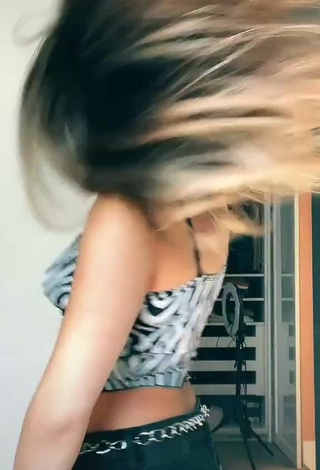 4. Hot Bia Herrero in Zebra Top