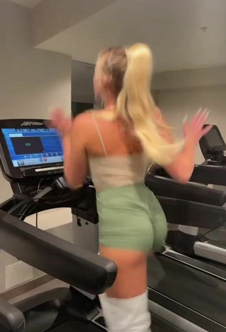 Sexy Brittanie Nash Shows Big Butt