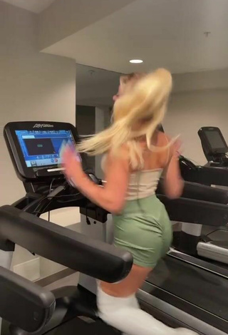 2. Sexy Brittanie Nash Shows Big Butt