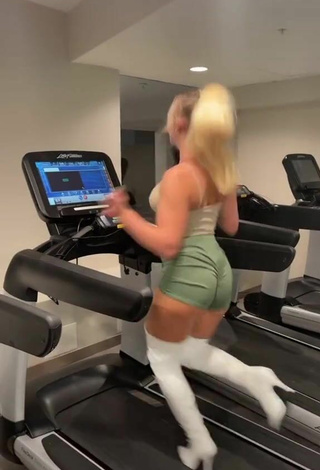 4. Sexy Brittanie Nash Shows Big Butt