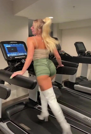 5. Sexy Brittanie Nash Shows Big Butt