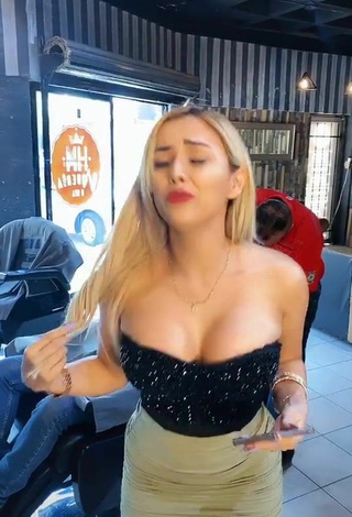 2. Hot Alemia Rojas Shows Cleavage and Bouncing Boobs in Black Top