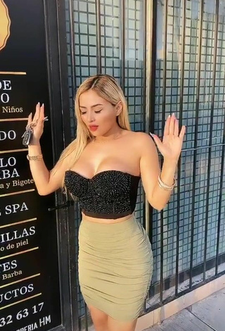 4. Hot Alemia Rojas Shows Big Butt