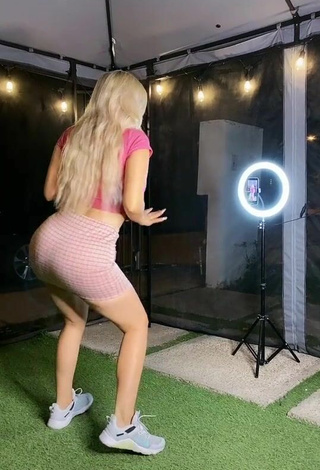 1. Amazing Alemia Rojas Shows Big Butt