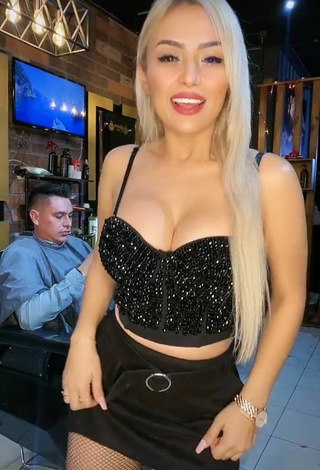 Gorgeous Alemia Rojas Shows Cleavage and Bouncing Boobs in Alluring Black Crop Top