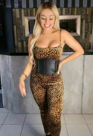 5. Sexy Alemia Rojas Shows Cleavage in Leopard Overall