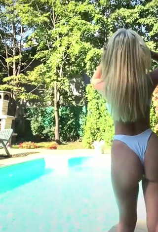 3. Sexy Alexis Feather Shows Butt at the Pool