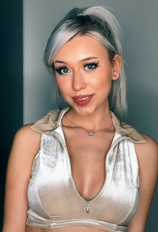 2. Sweetie Alexis Feather Shows Cleavage in Silver Crop Top
