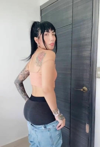 Sexy Nicole Amado Shows Butt
